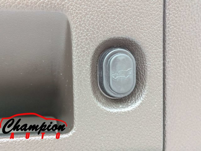 Used 2016 Chevrolet Suburban LTZ RWD image 16