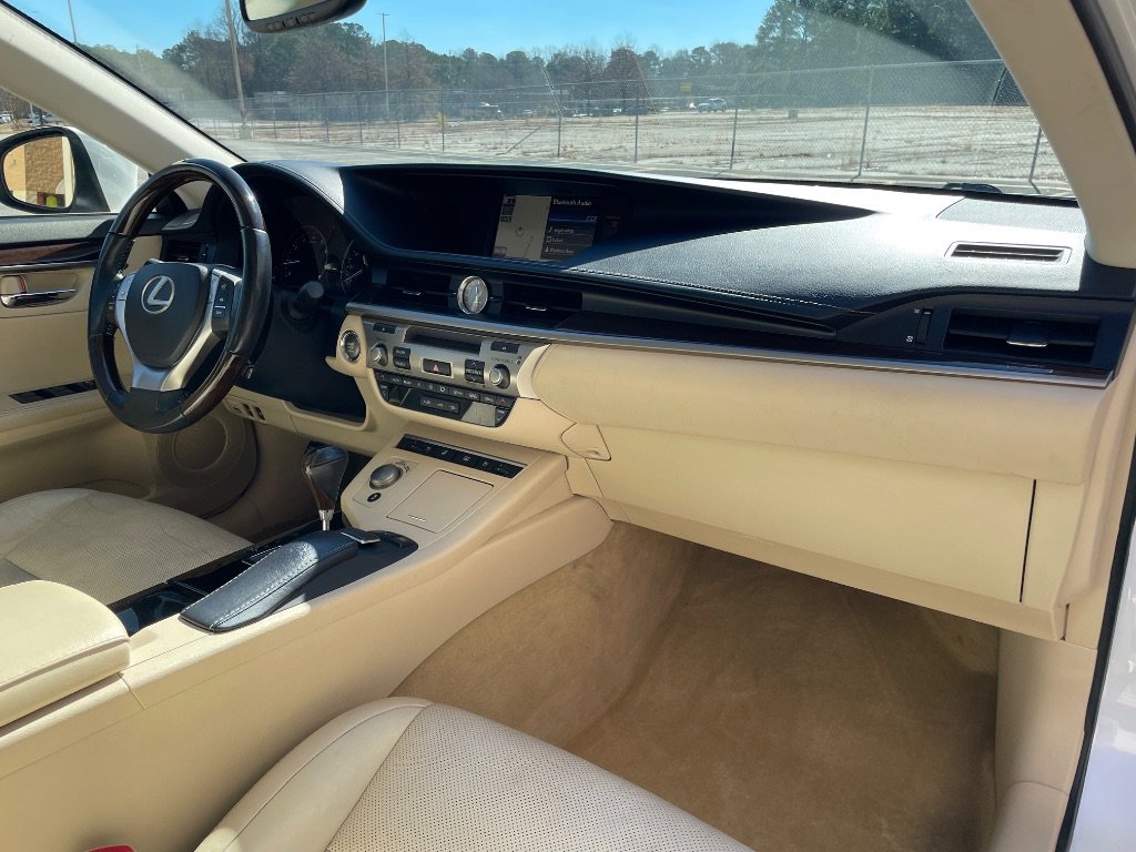 Used 2014 Lexus ES 350 Ultra Luxury w/ Luxury Package FWD image 25