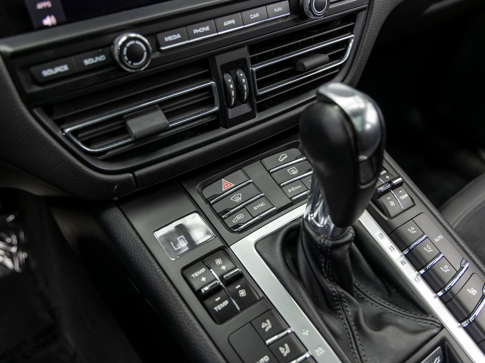 Certified 2021 Porsche Macan S AWD/4WD image 42