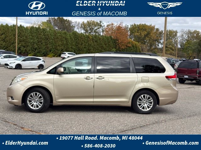 Used 2014 Toyota Sienna XLE FWD image 2