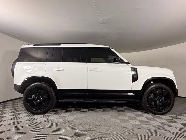Used 2026 Land Rover Defender 110 X-Dynamic SE AWD/4WD image 9