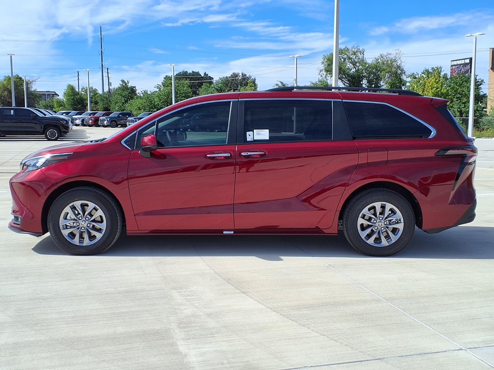 New 2026 Toyota Sienna XLE FWD image 6