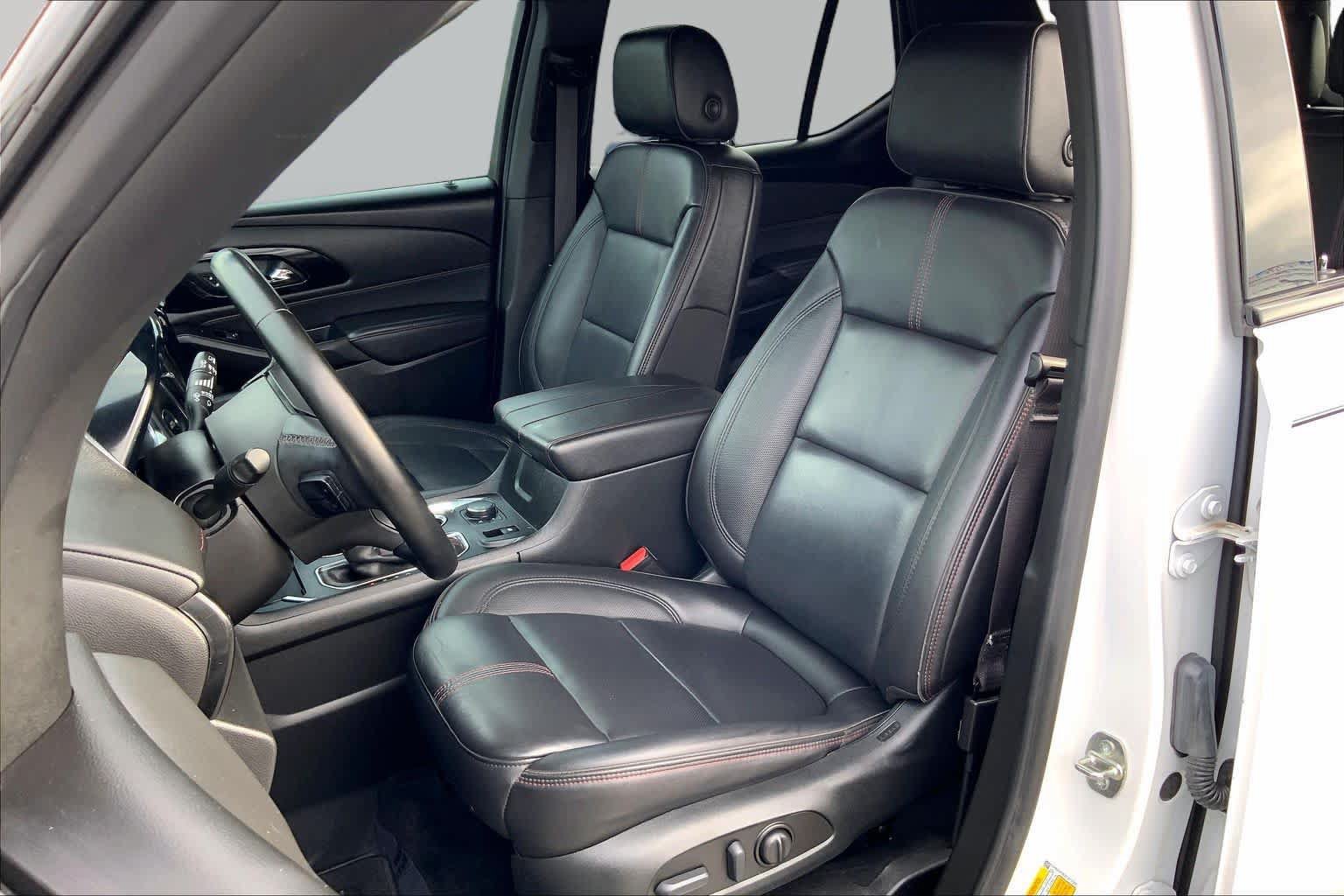 Used 2023 Chevrolet Traverse RS FWD image 8
