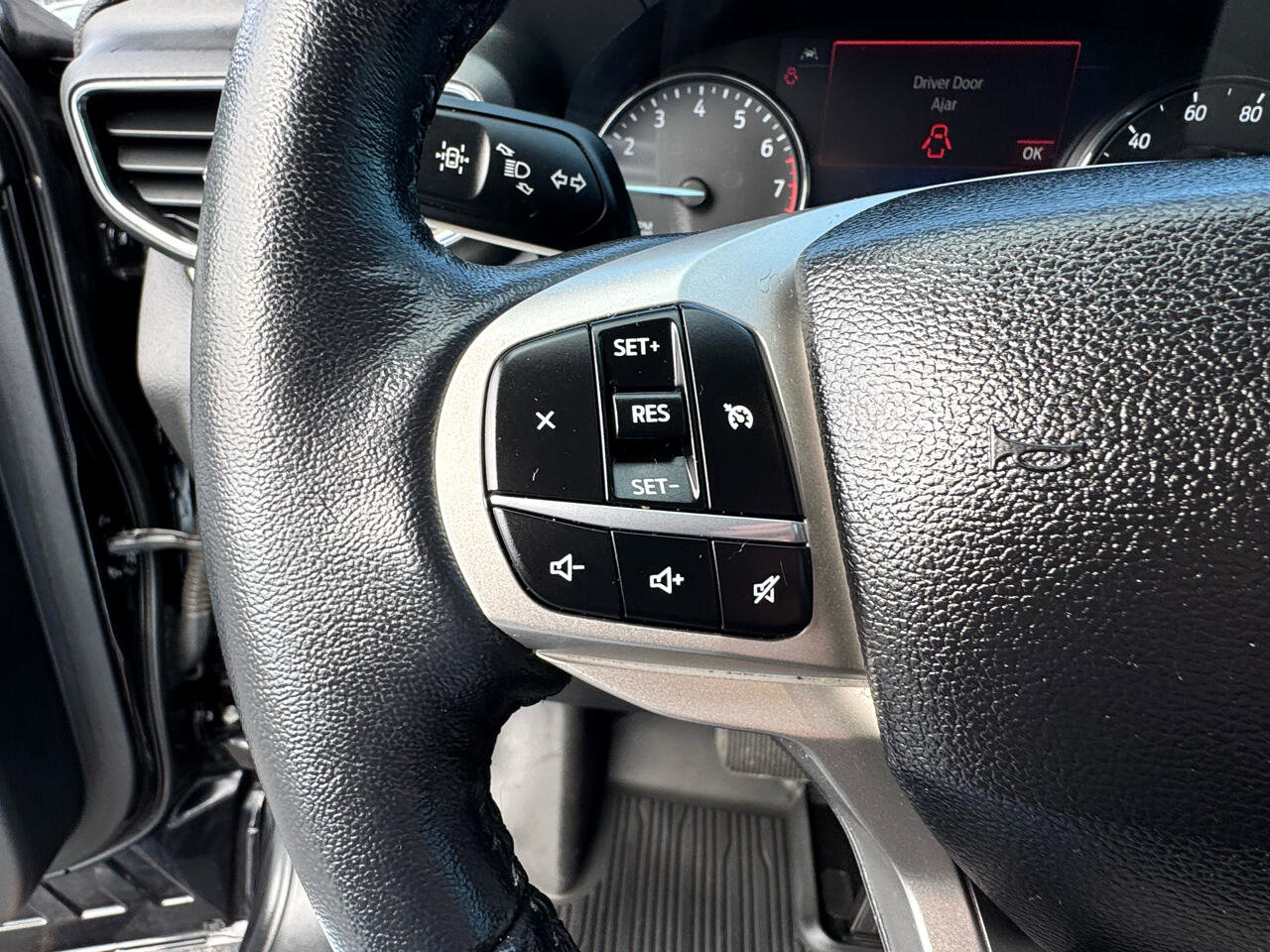 Used 2022 Ford Explorer XLT w/ Equipment Group 202A image 24