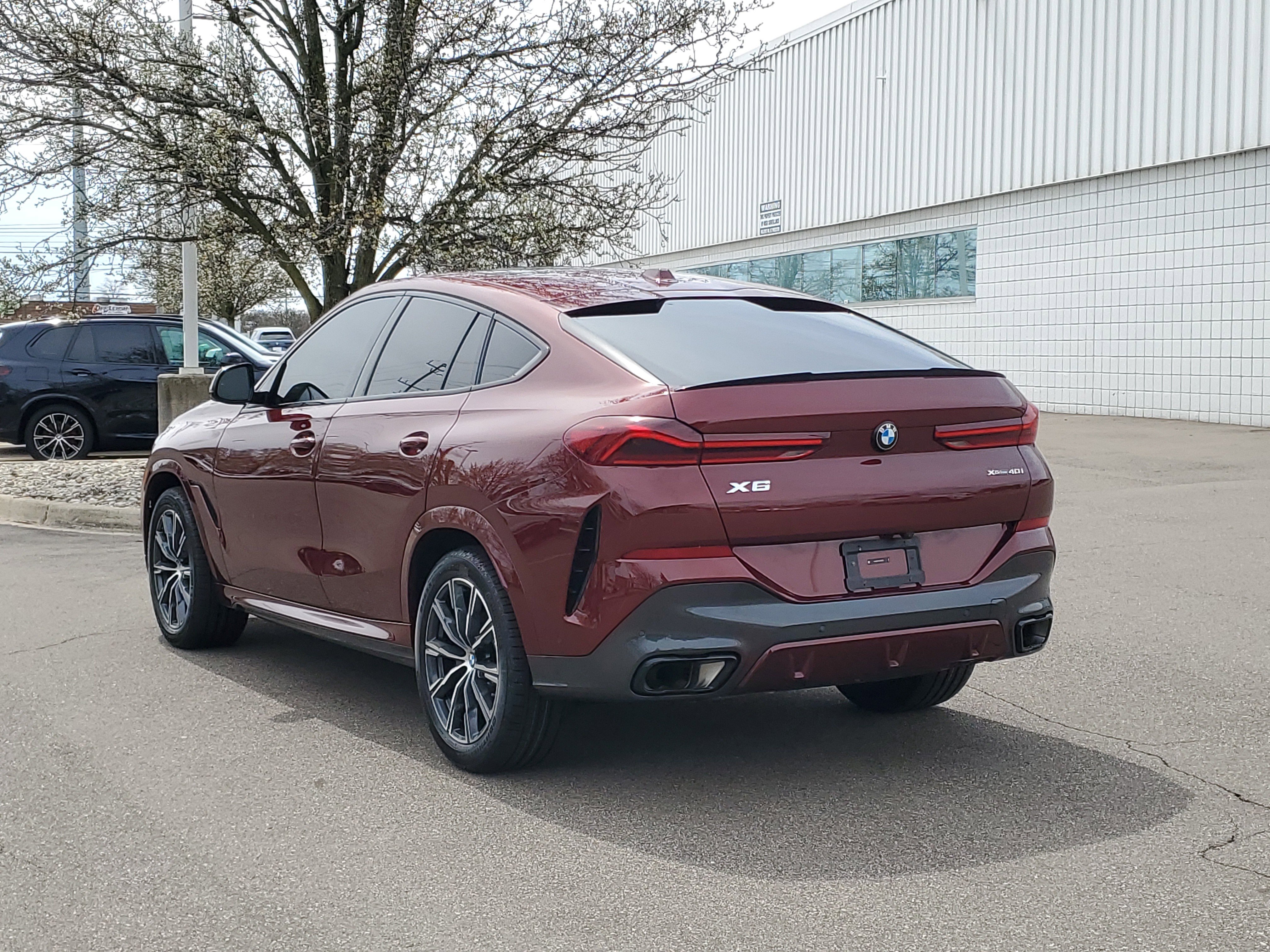 Certified 2024 BMW X6 xDrive40i w/ Premium Package image 2