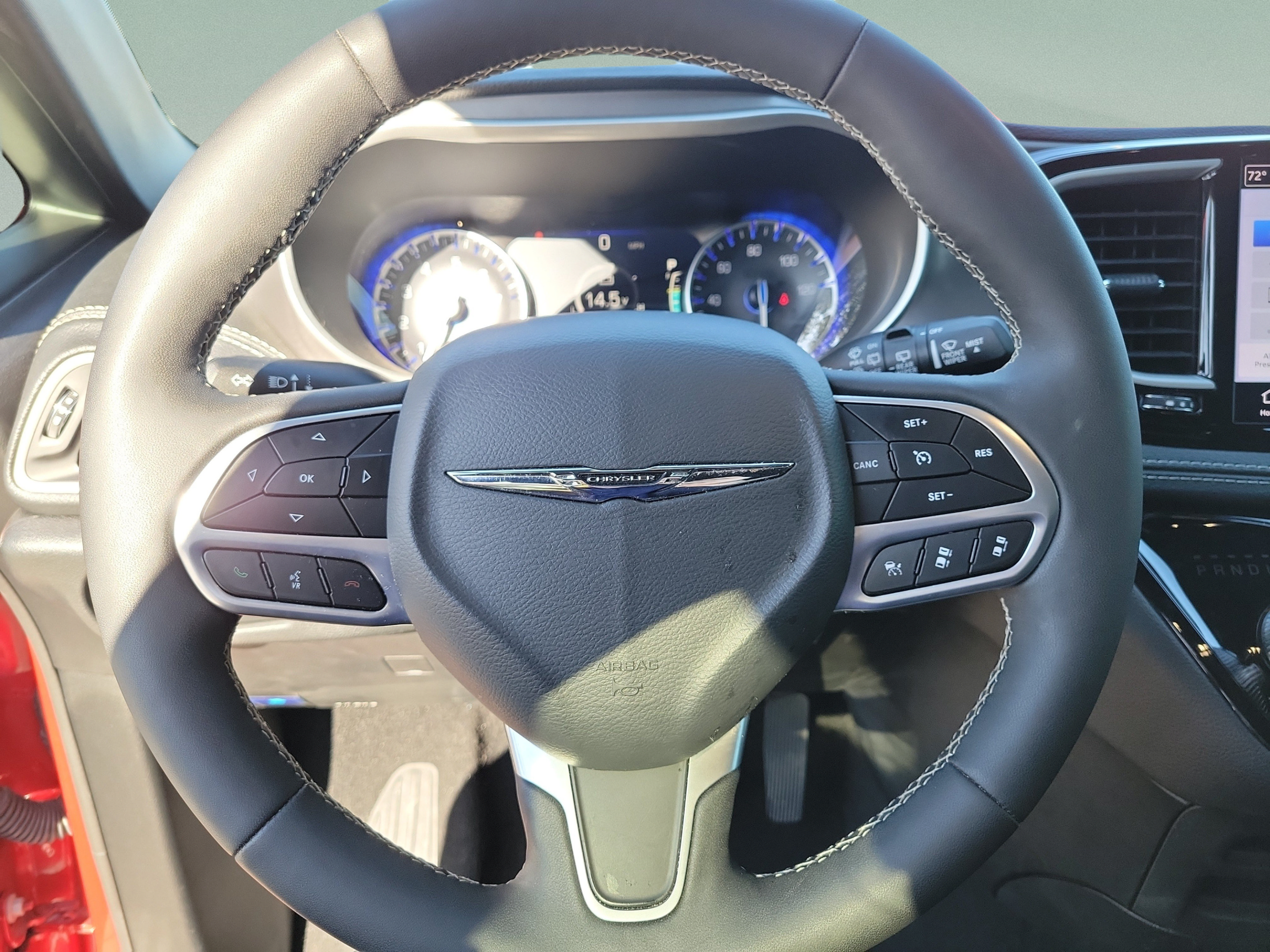 Used 2025 Chrysler Pacifica Select AWD/4WD image 16