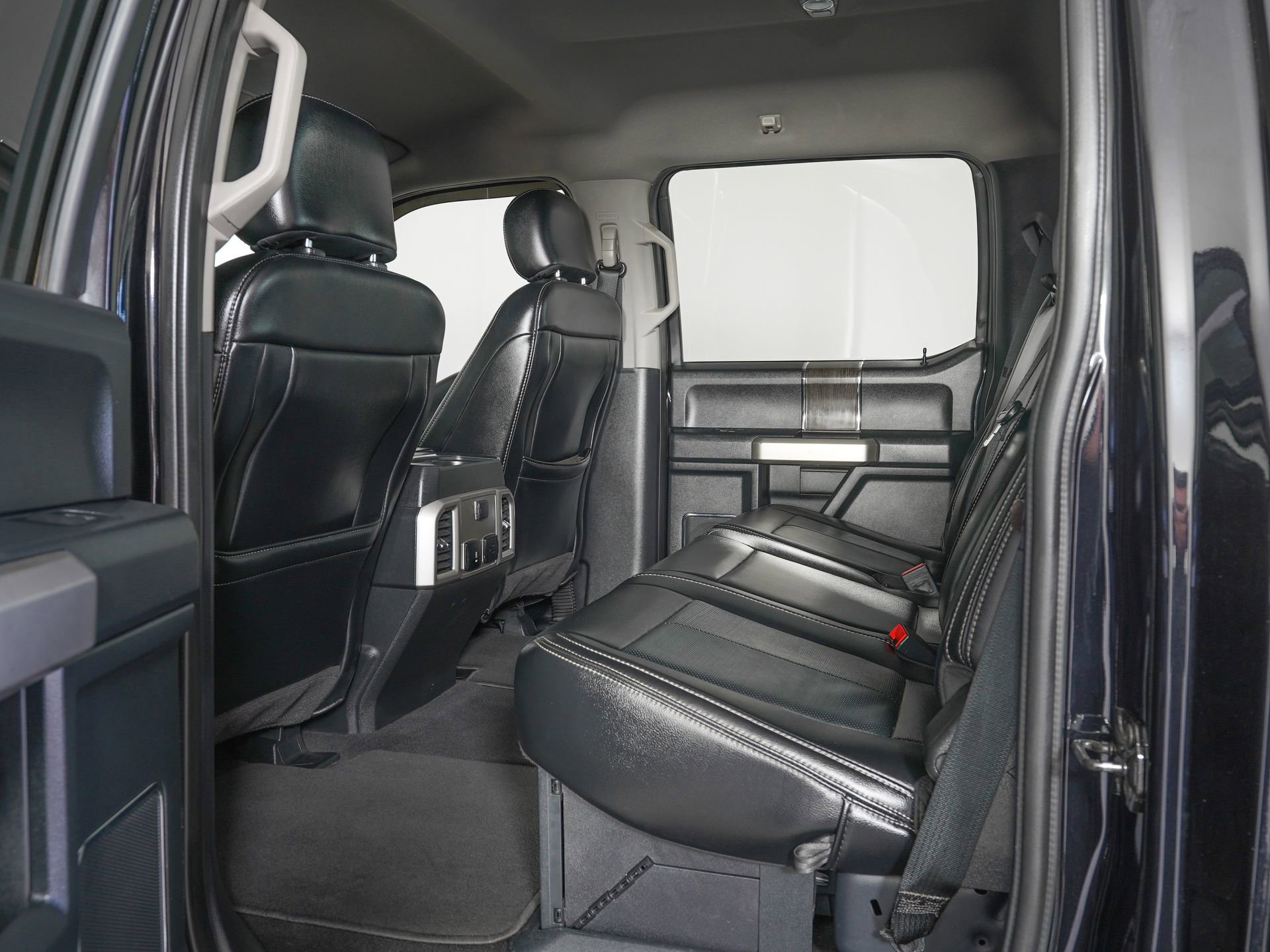 Used 2020 Ford F350 Lariat image 13