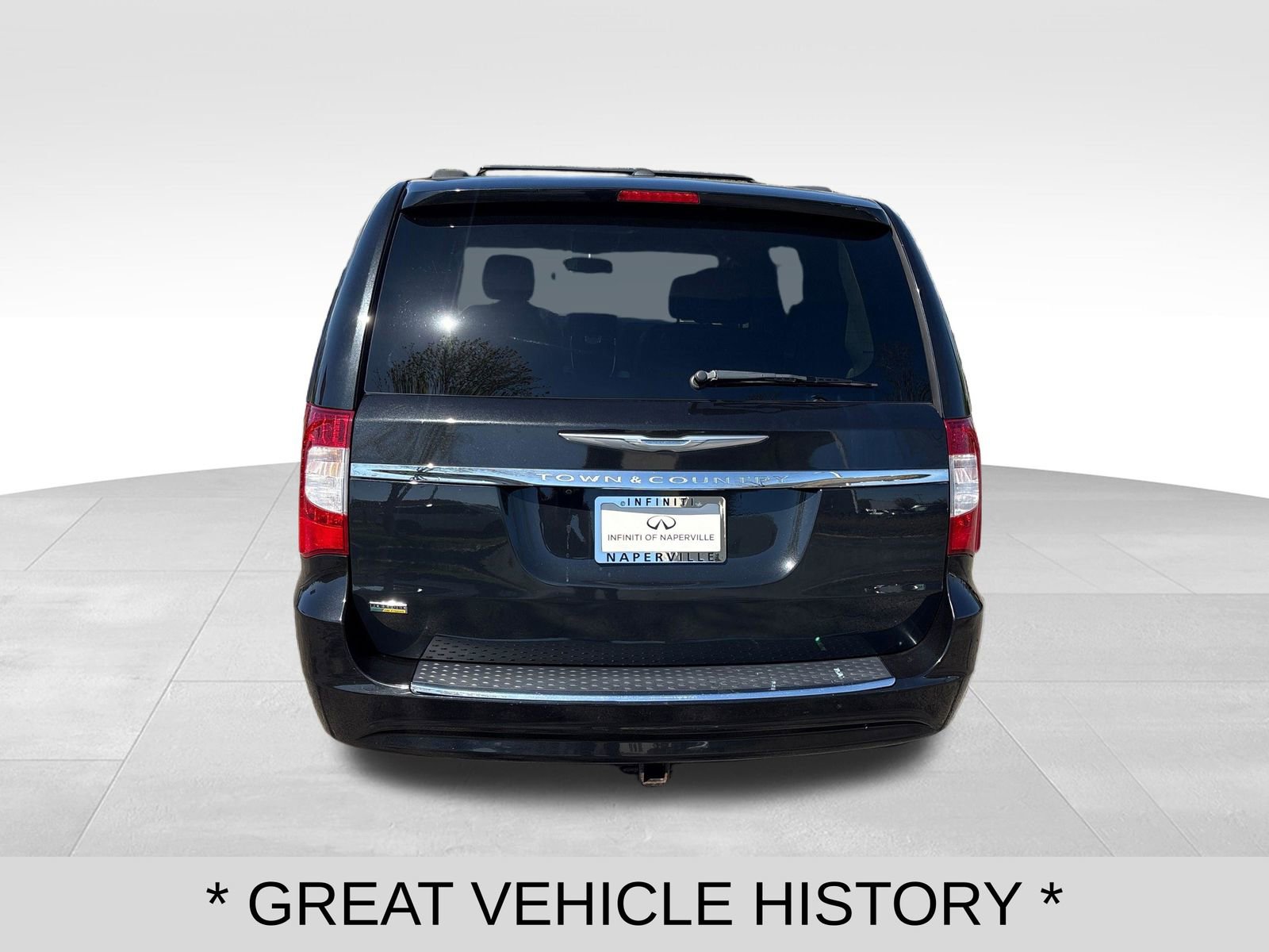 Used 2016 Chrysler Town & Country Touring FWD image 4