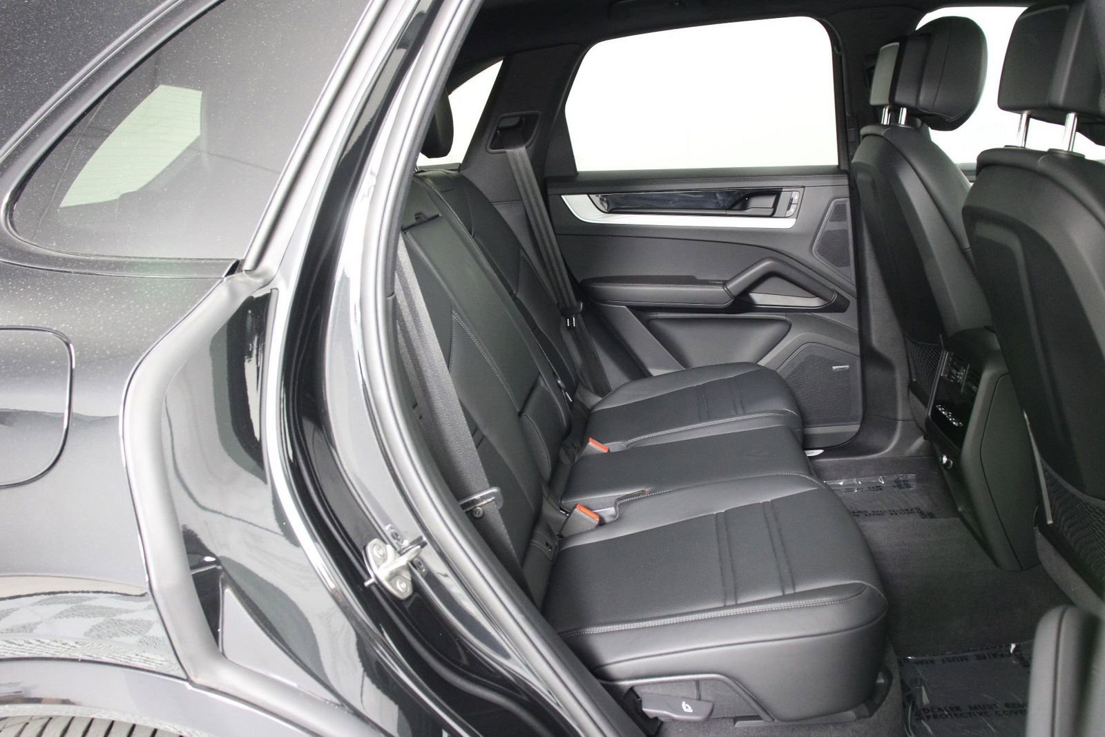 Certified 2025 Porsche Cayenne S AWD/4WD image 32