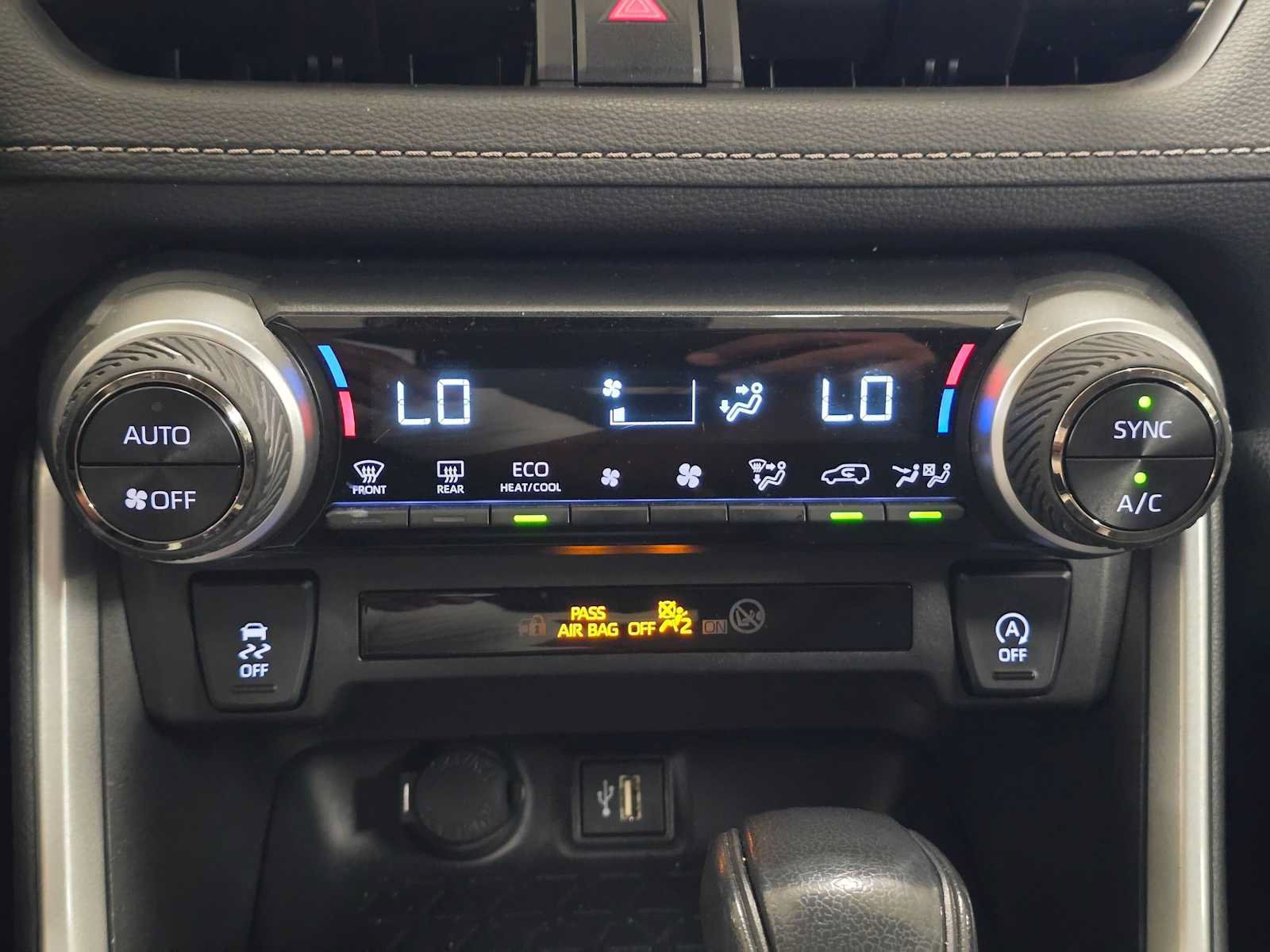 Used 2025 Toyota RAV4 XLE AWD/4WD image 27