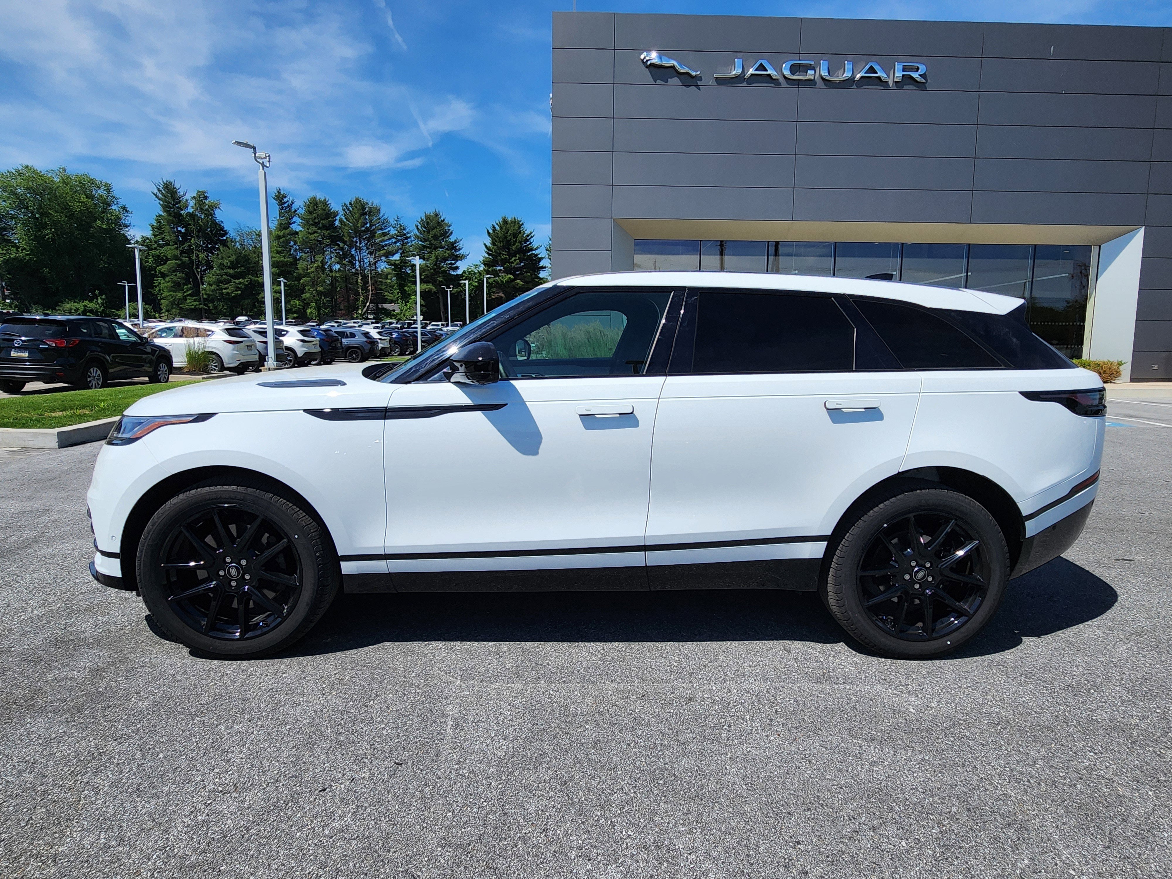Certified 2026 Land Rover Range Rover Velar Dynamic SE AWD/4WD image 5