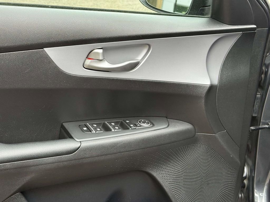 Used 2022 Kia Forte LXS FWD image 23