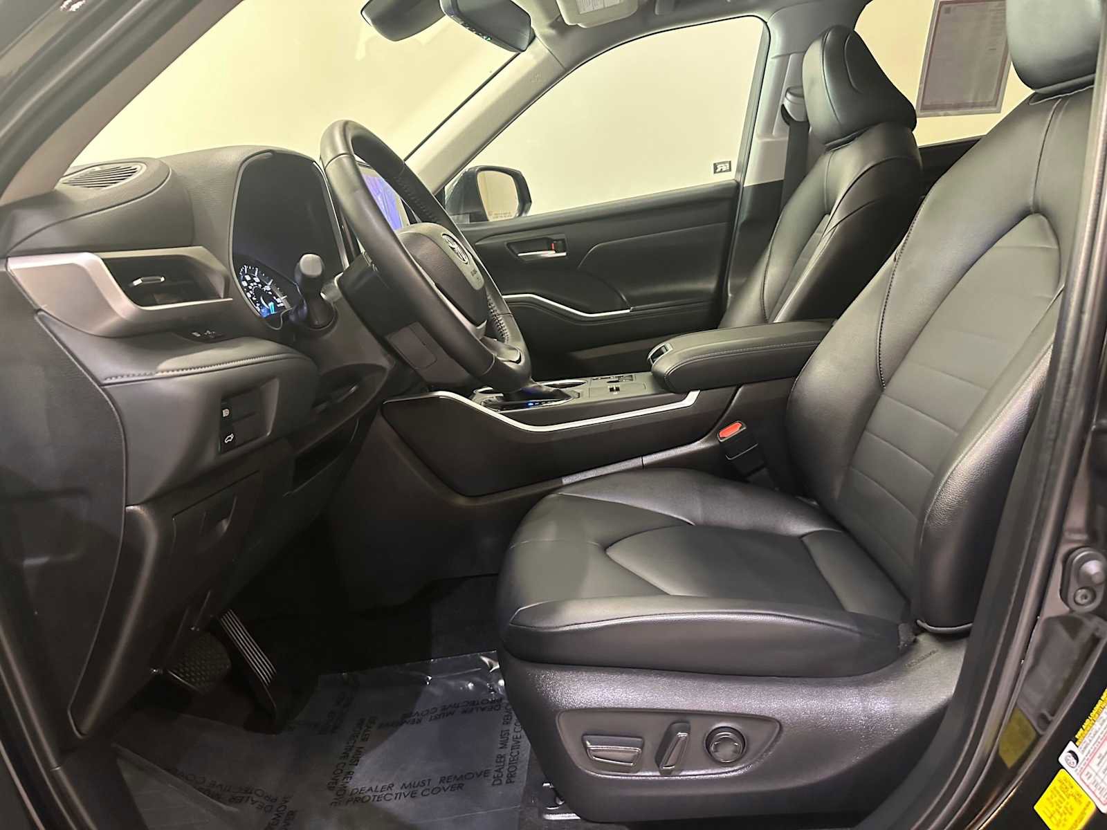 Certified 2025 Toyota Highlander XLE image 21