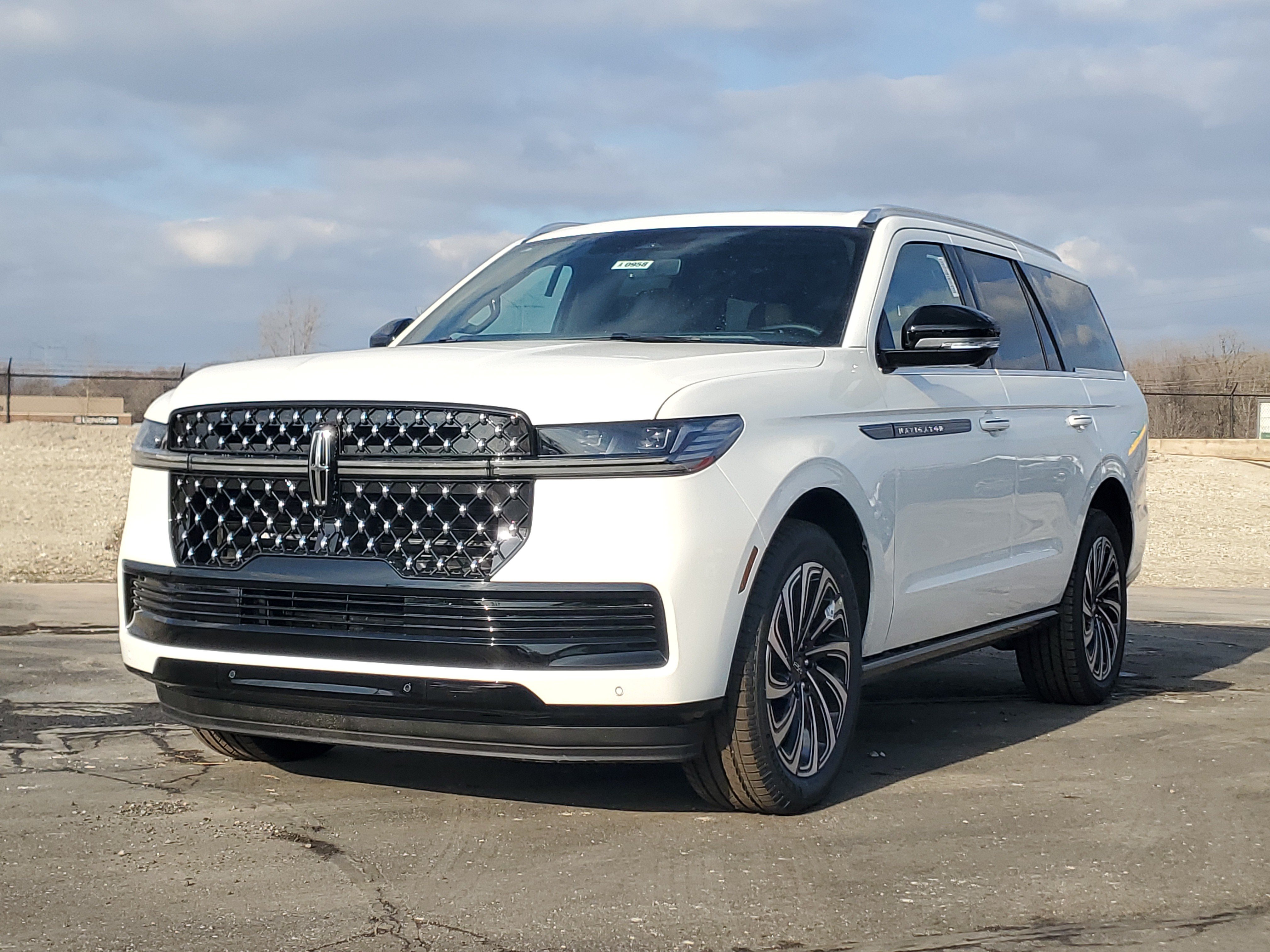 New 2026 Lincoln Navigator Black Label AWD/4WD image 2