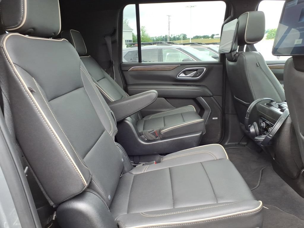 Used 2023 Chevrolet Suburban Premier AWD/4WD image 12