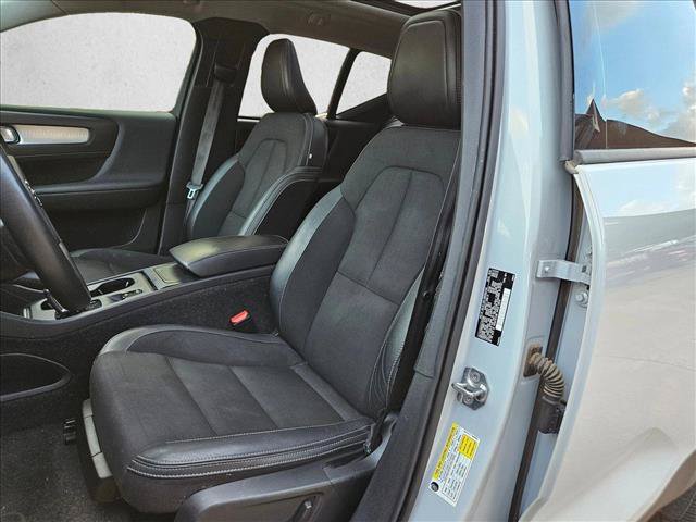 Used 2020 Volvo XC40 T5 Momentum AWD/4WD image 16