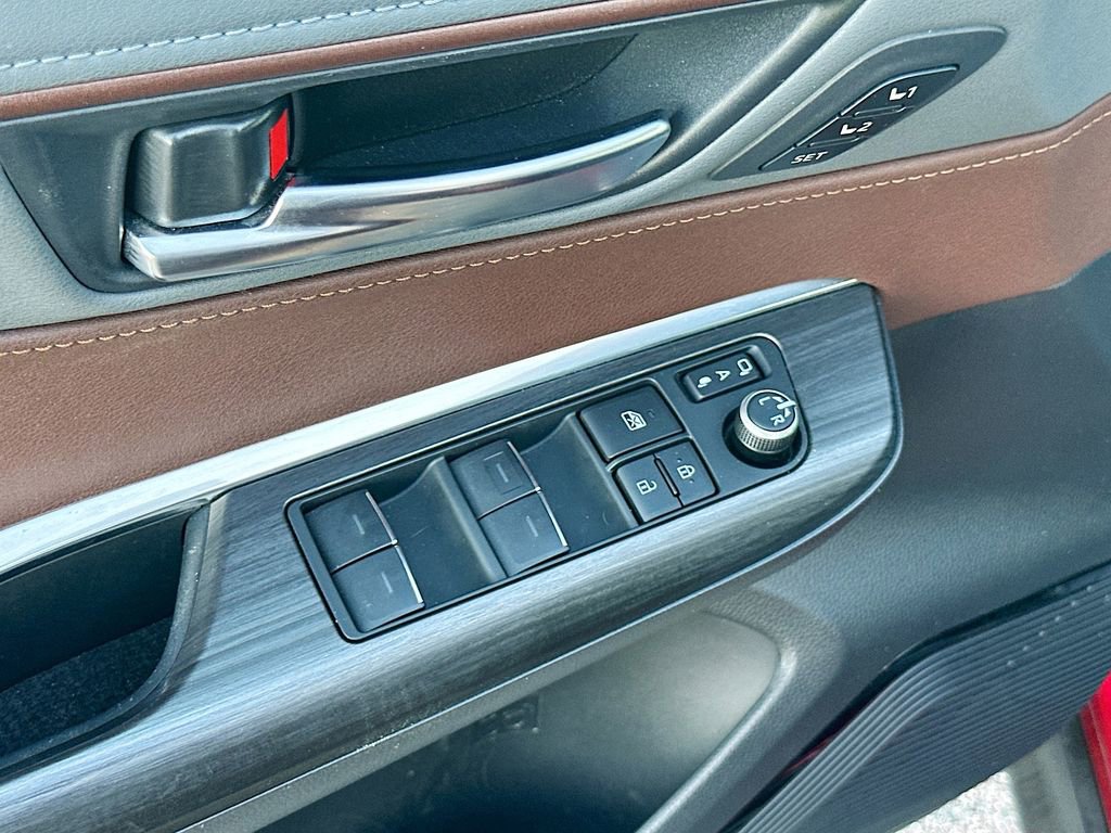 Used 2023 Toyota Venza Limited image 17