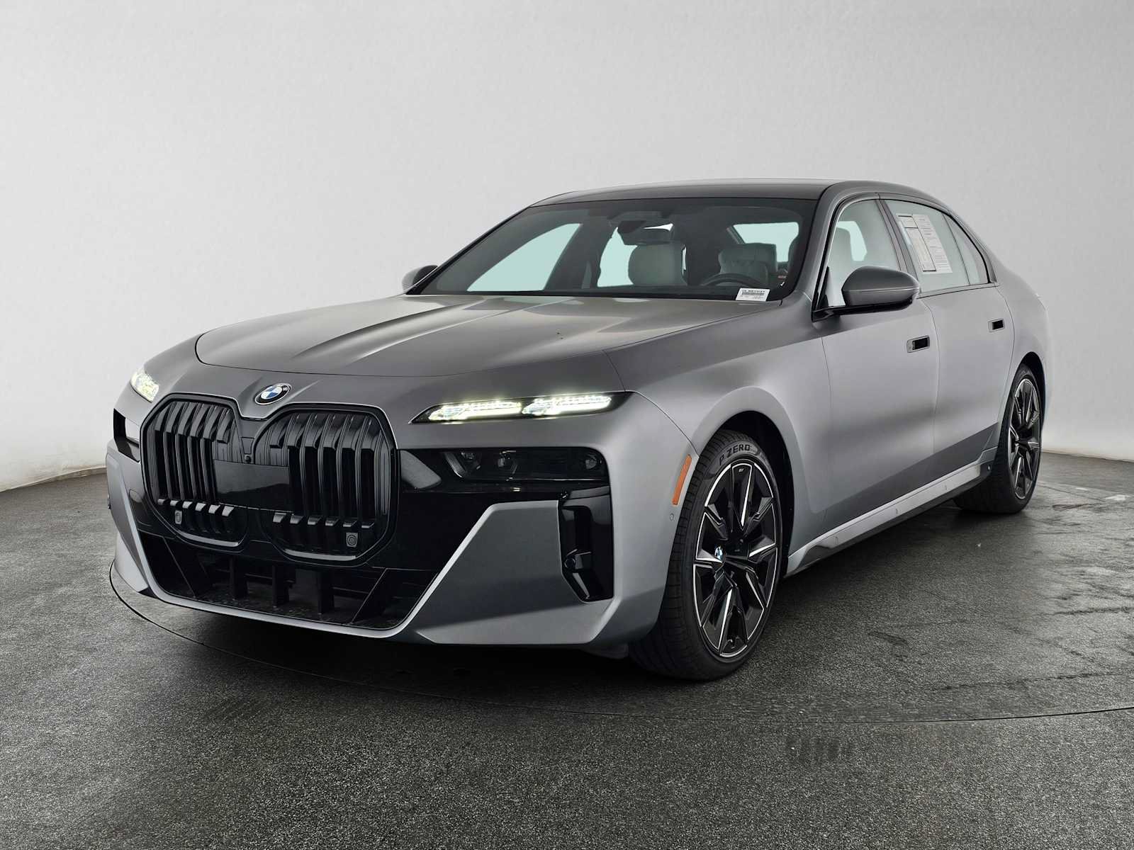 Used 2023 BMW 760i xDrive AWD/4WD image 7
