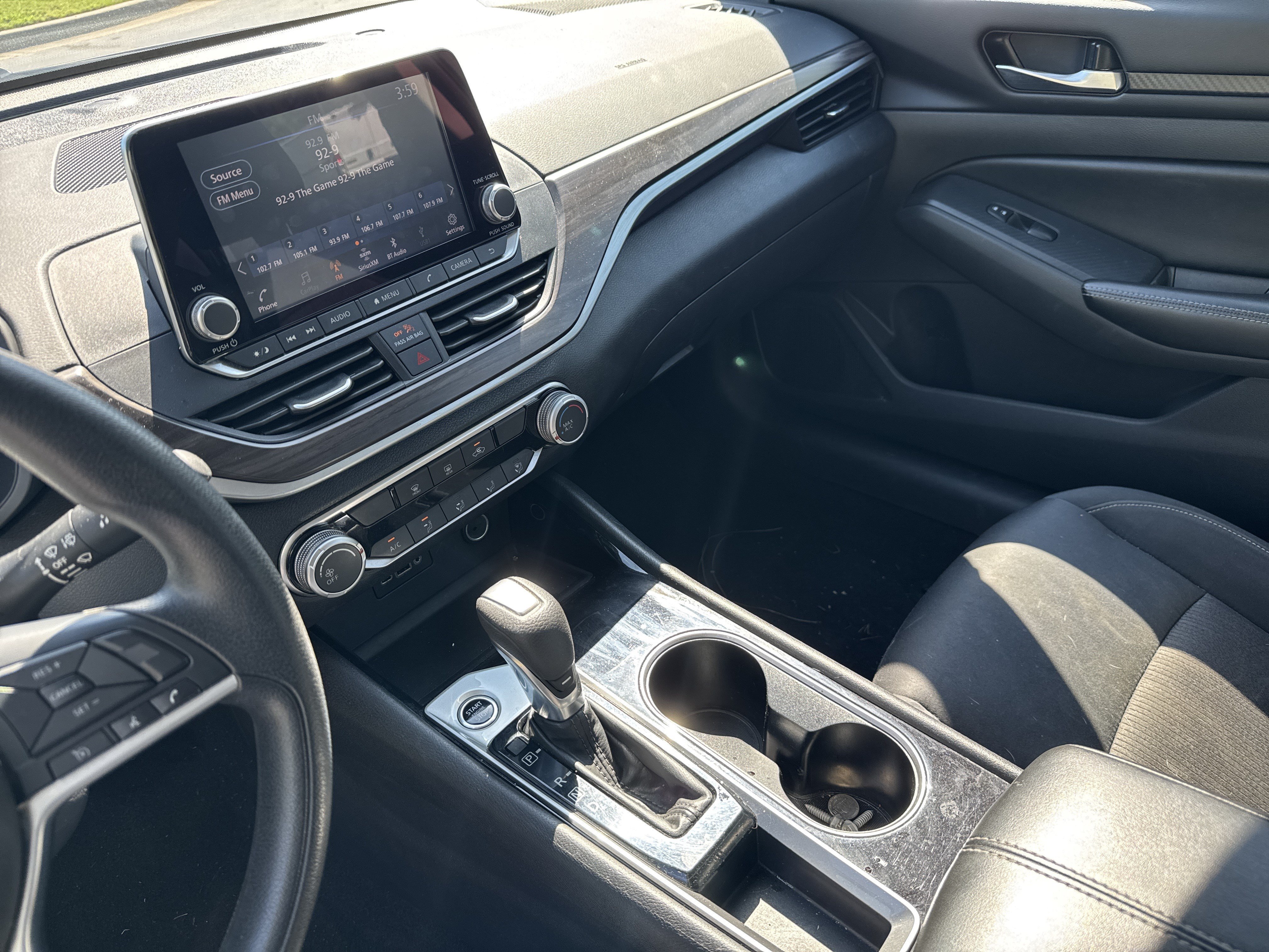 Used 2024 Nissan Altima 2.5 SV FWD image 11