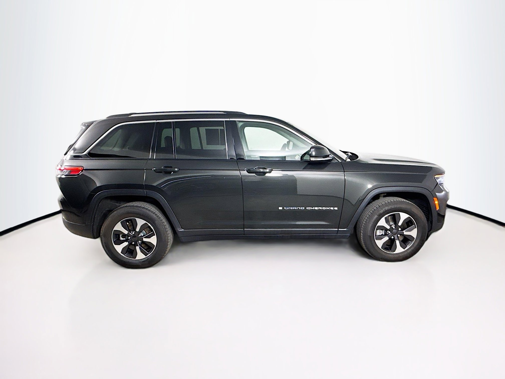Used 2024 Jeep Grand Cherokee Limited 4xe image 2
