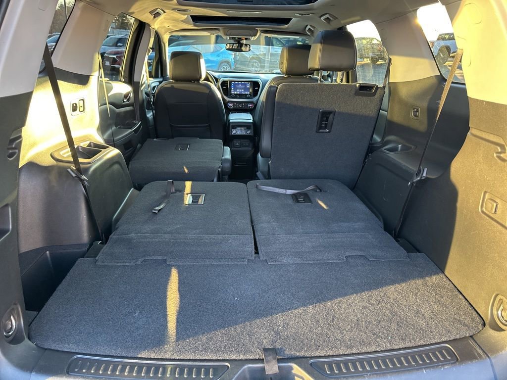 Certified 2023 GMC Acadia SLT w/ Preferred Package image 11