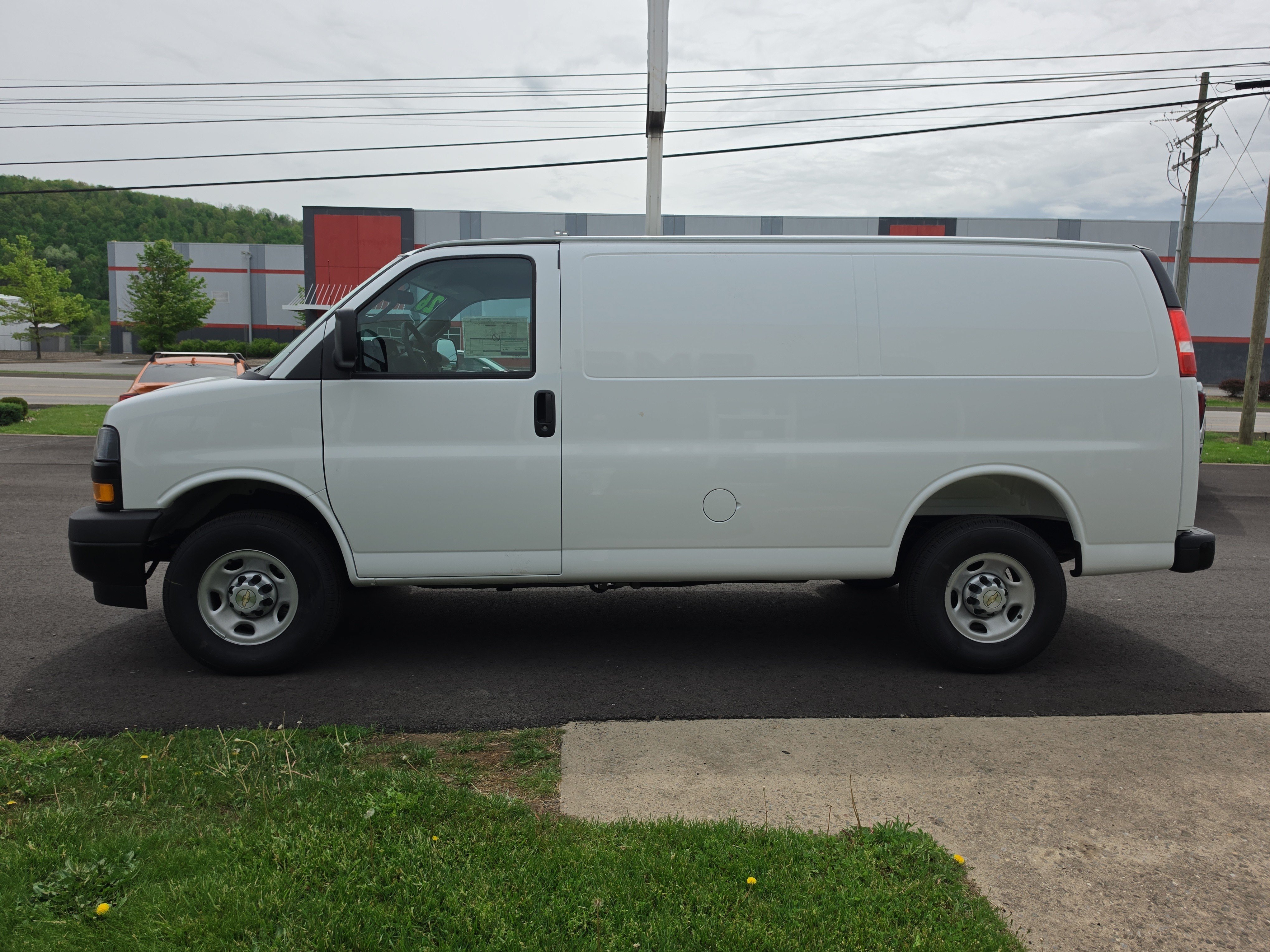 New 2026 Chevrolet Express 3500 RWD image 8
