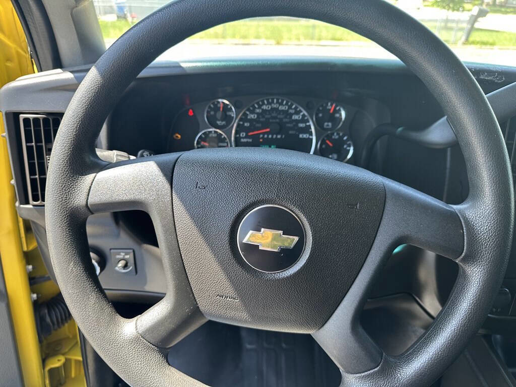 Used 2022 Chevrolet Express 2500 image 22