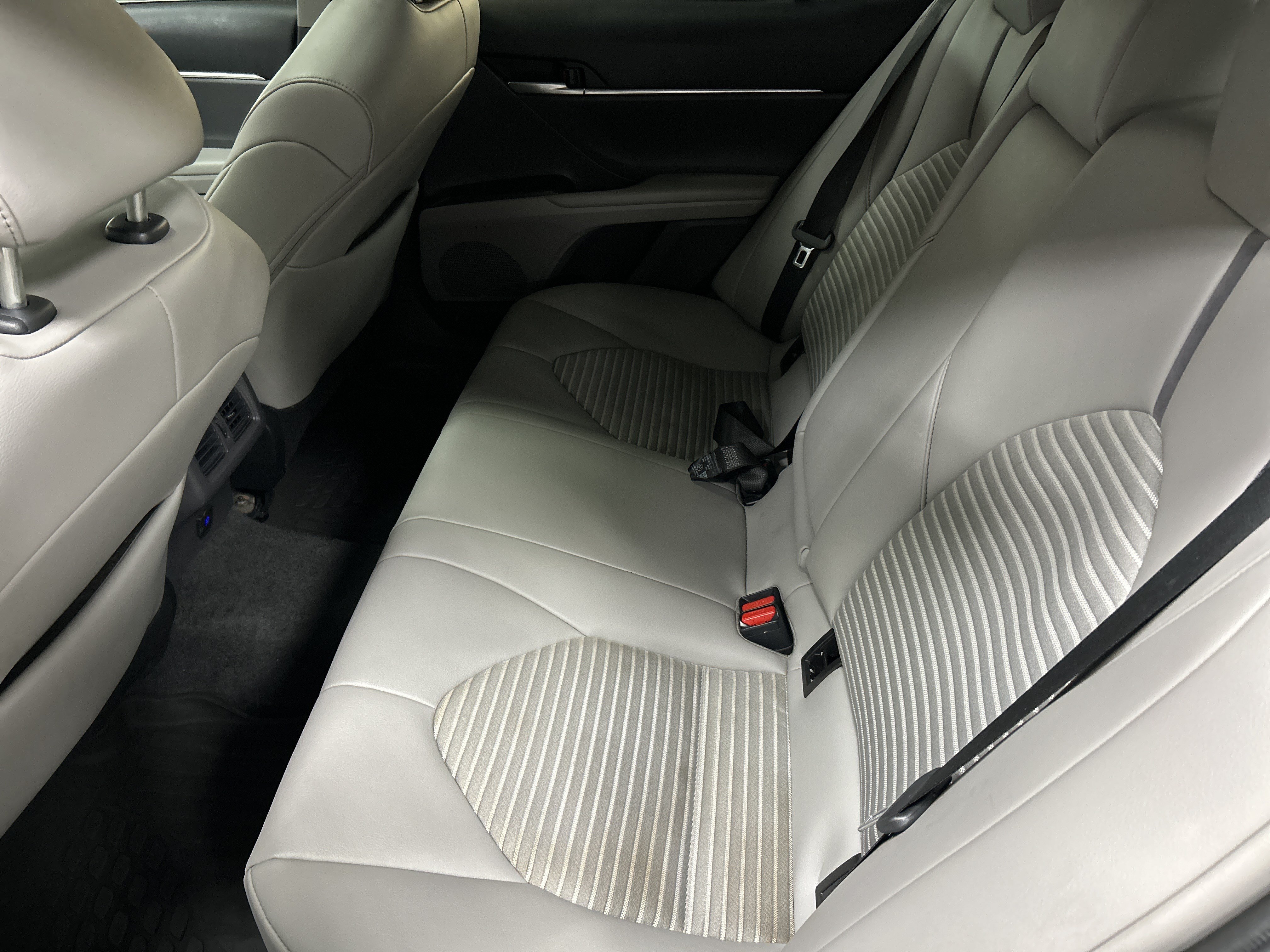 Used 2024 Toyota Camry SE w/ Cold Weather Package FWD image 30