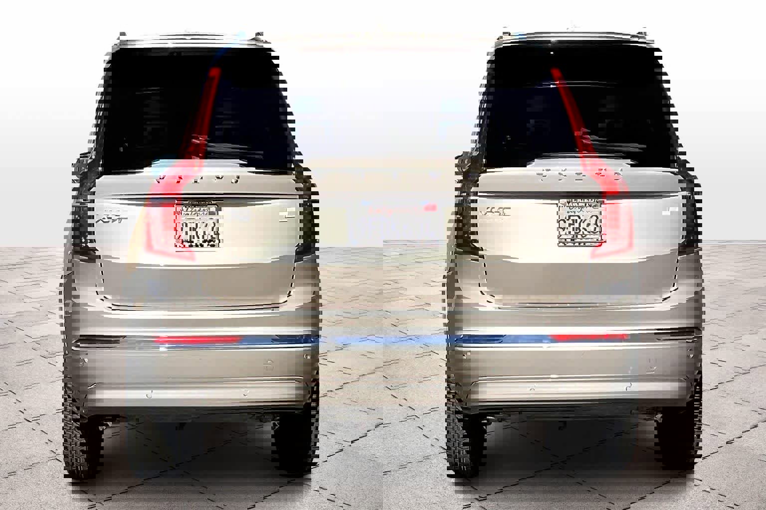 Used 2023 Volvo XC90 T8 Plus w/ Protection Package image 7