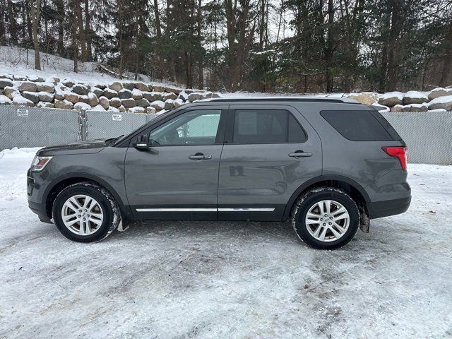 Used 2018 Ford Explorer XLT w/ Equipment Group 202A image 2