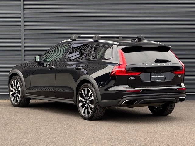 Used 2021 Volvo V60 T5 Cross Country w/ Climate Package image 3