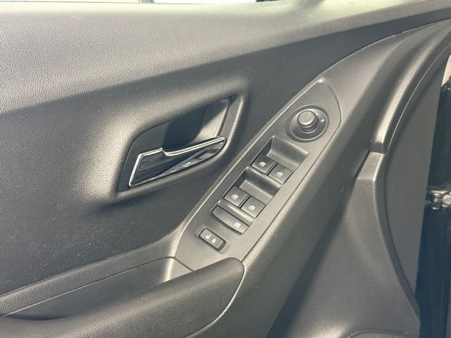 Used 2019 Chevrolet Trax LT w/ LT Convenience Package AWD/4WD image 12