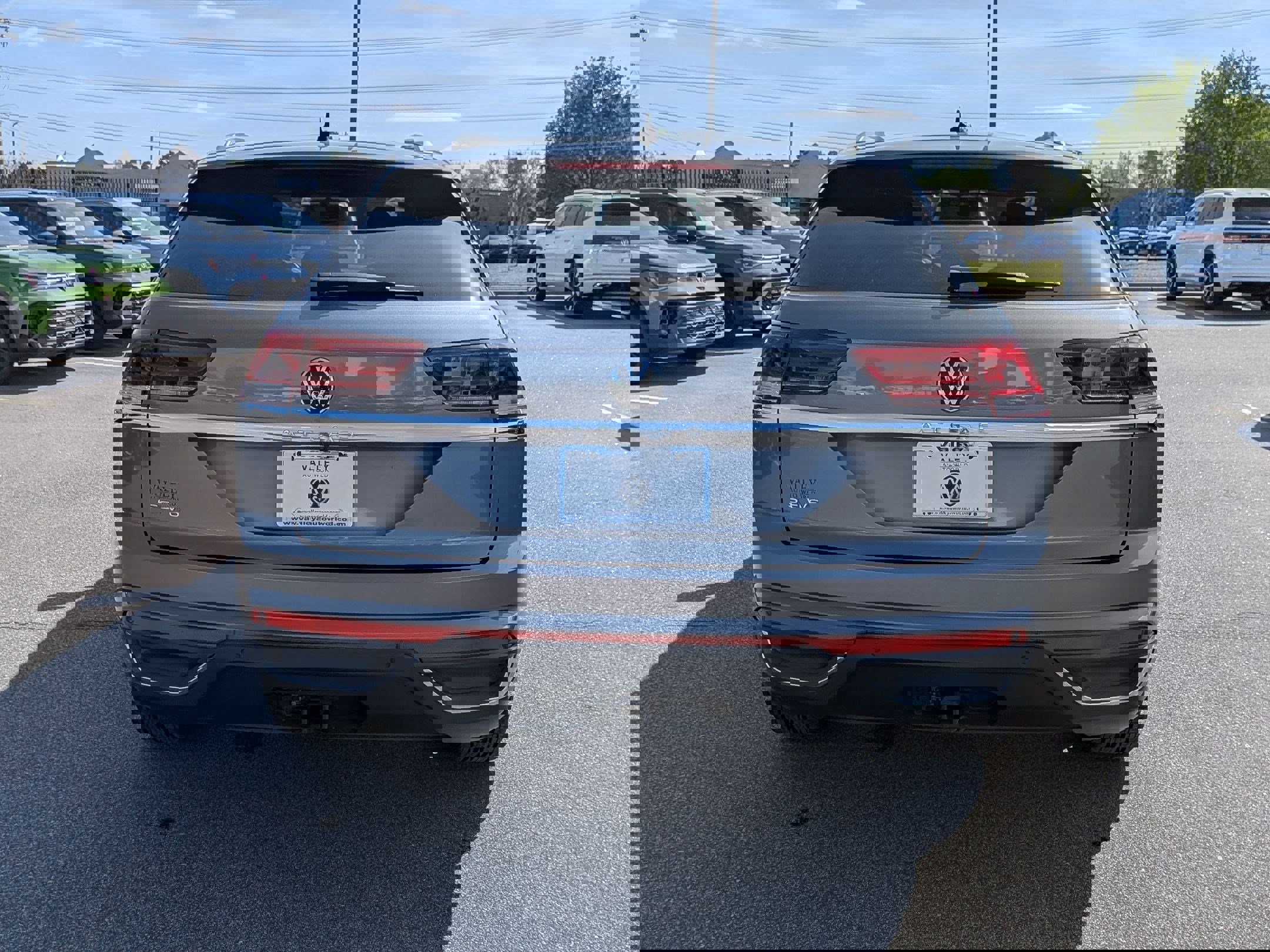 Used 2023 Volkswagen Atlas Cross Sport SE w/ Panoramic Sunroof Package image 4