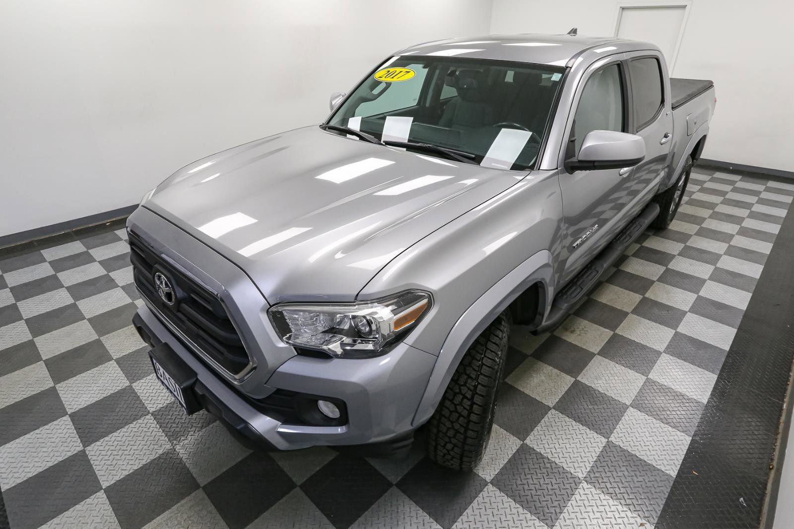 Used 2017 Toyota Tacoma SR5 image 6