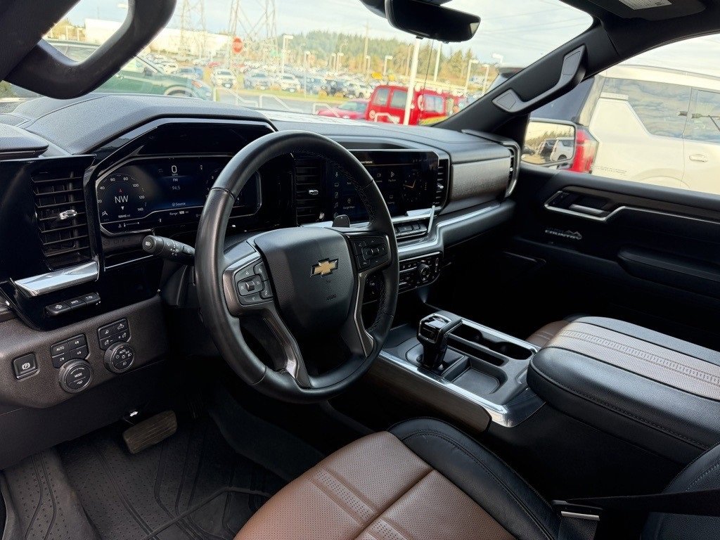 Used 2025 Chevrolet Silverado 1500 High Country w/ Technology Package image 16