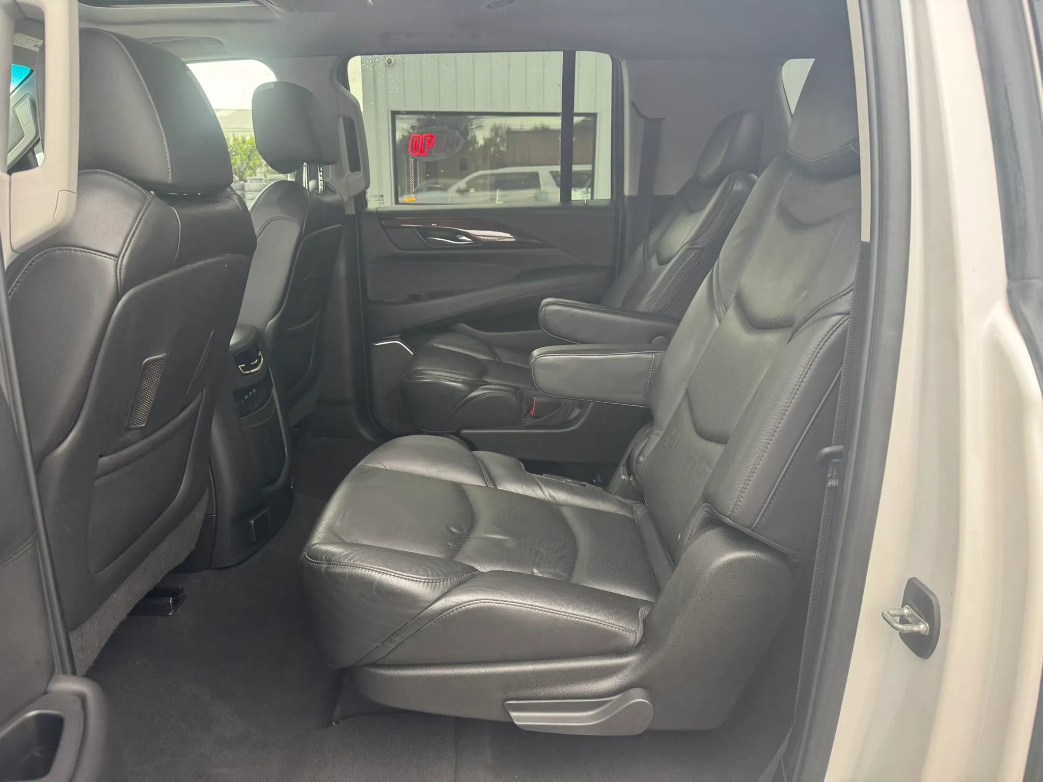 Used 2019 Cadillac Escalade ESV Luxury AWD/4WD image 6