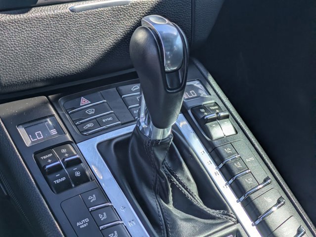 Used 2018 Porsche Macan AWD/4WD image 12