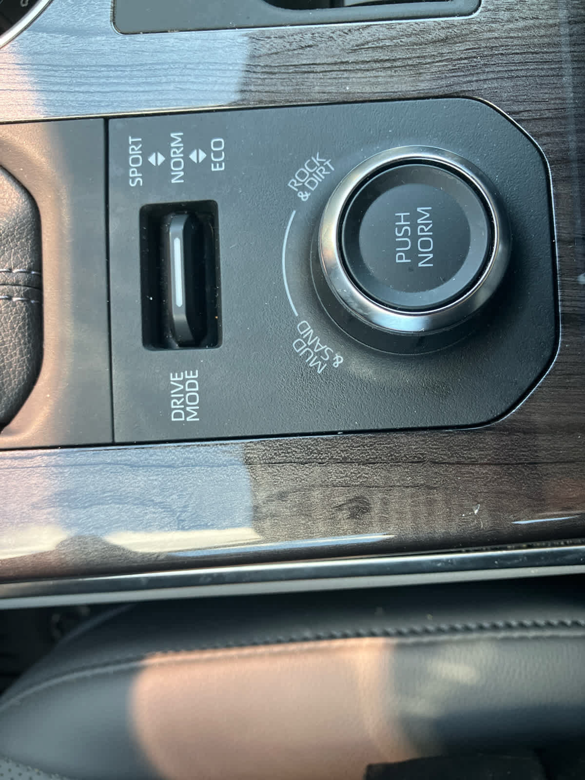Certified 2025 Toyota Highlander Limited AWD/4WD image 34