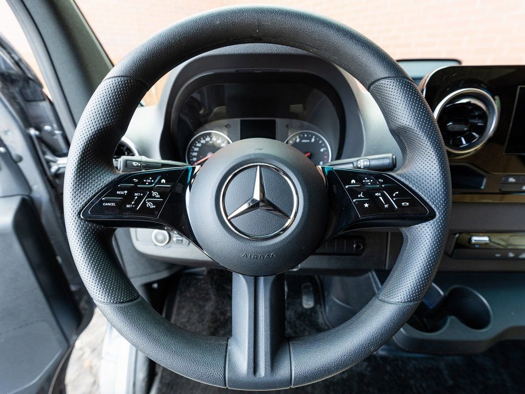 Used 2025 Mercedes-Benz Sprinter 2500 image 10