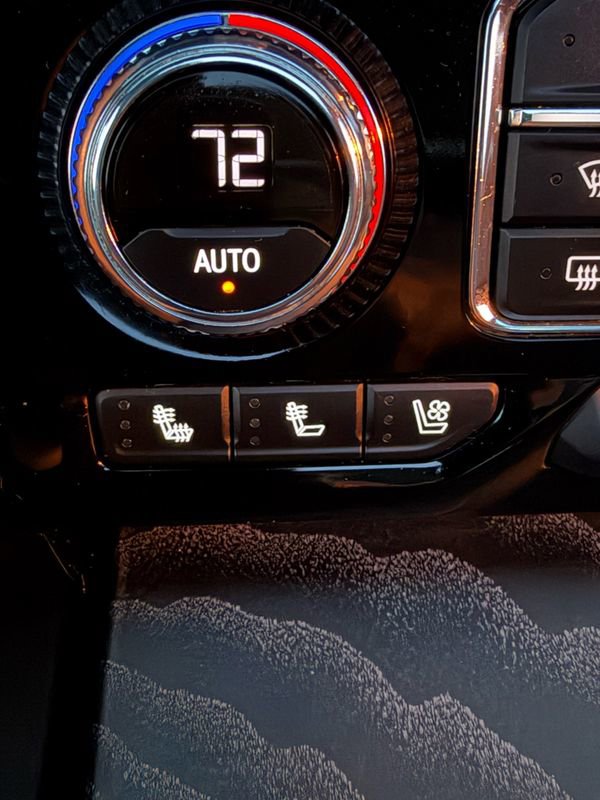 Used 2021 GMC Yukon Denali w/ Denali Premium Package image 19