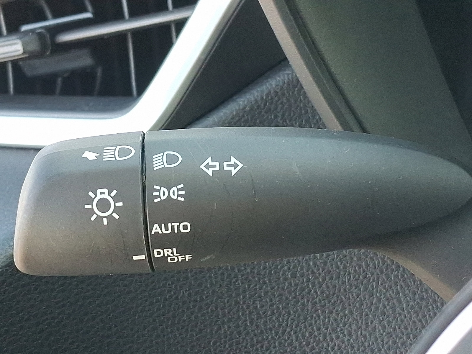 Certified 2025 Toyota Corolla SE w/ SE Premium Package image 25