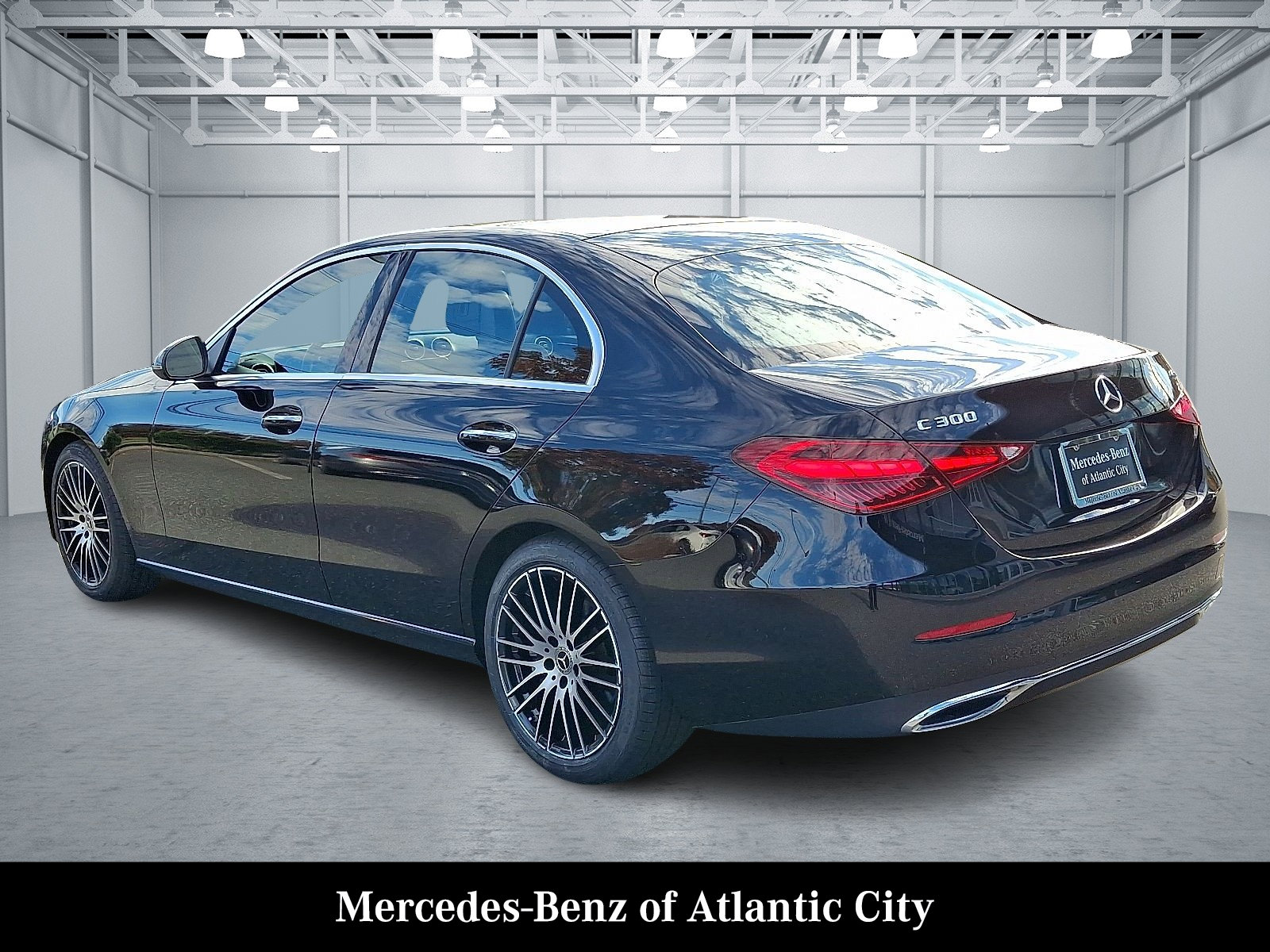 Used 2023 Mercedes-Benz C 300 4MATIC Sedan image 4