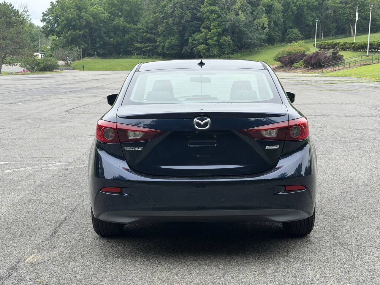 Used 2015 MAZDA MAZDA3 i Touring w/ Technology Package FWD image 5