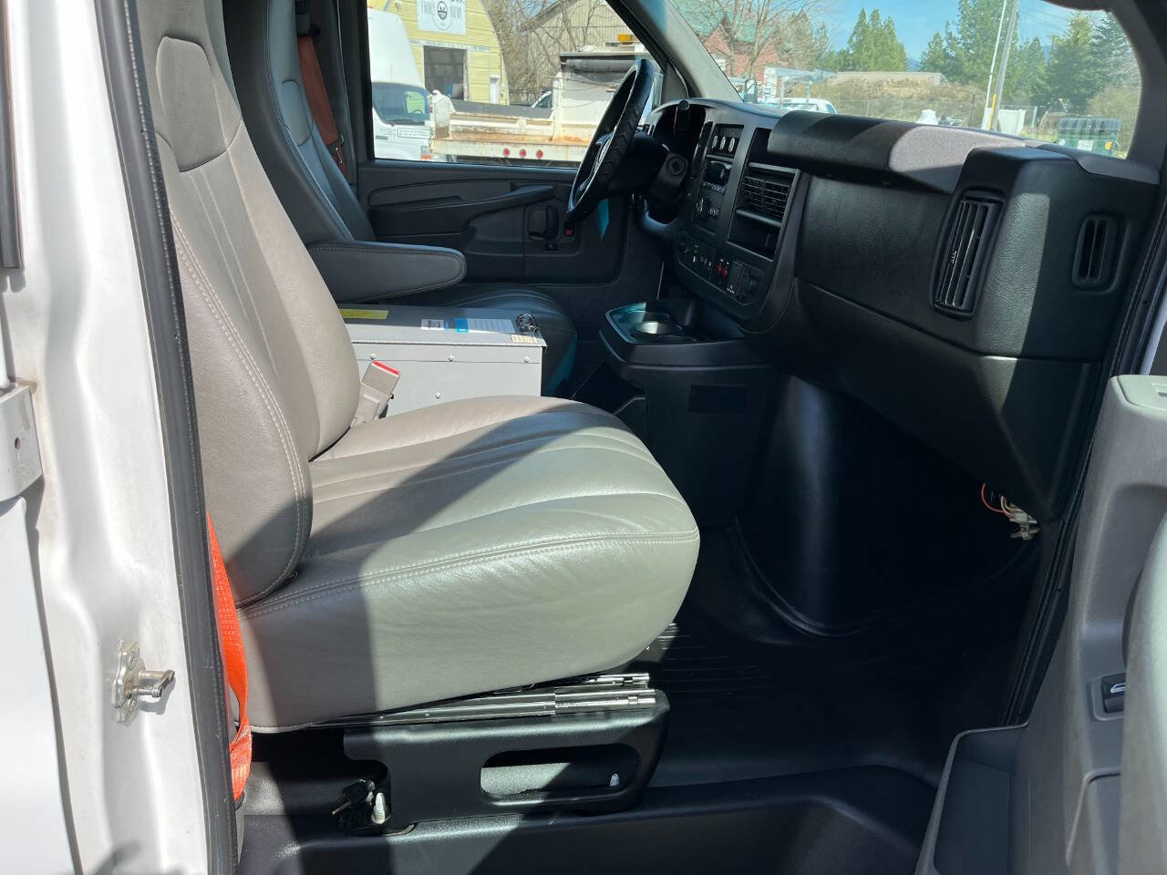 Used 2015 Chevrolet Express 2500 RWD image 20