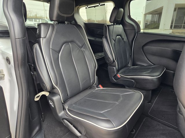 Used 2025 Chrysler Pacifica Limited FWD image 22