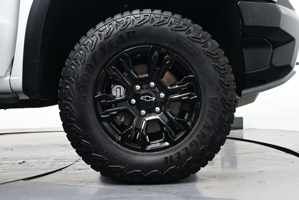 Used 2025 Chevrolet Silverado 1500 ZR2 AWD/4WD image 12