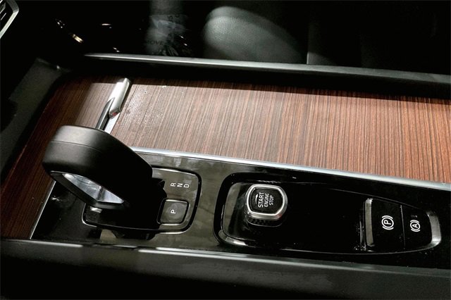 Certified 2025 Volvo V60 B5 Cross Country Plus image 32