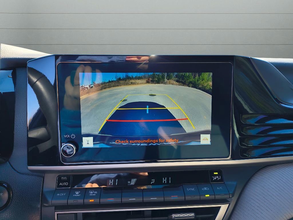 Used 2025 Toyota Camry SE image 25