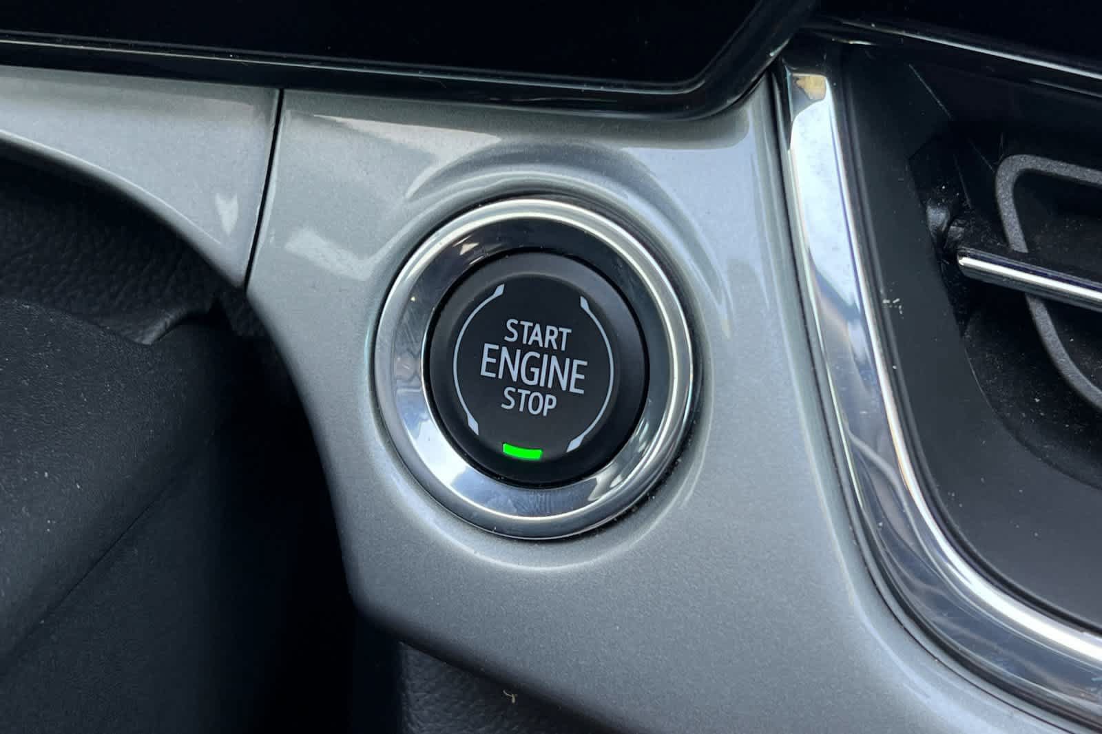 Used 2025 Chevrolet Trax LT FWD image 24