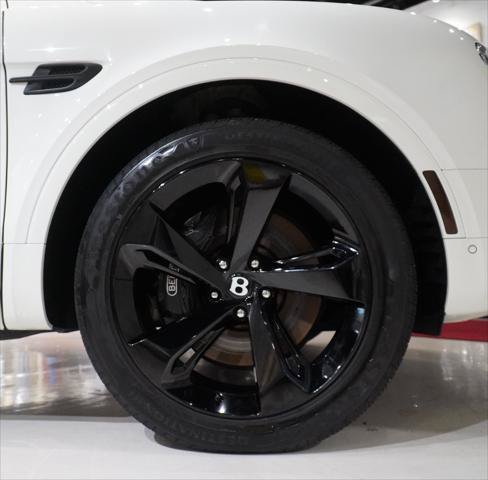 Used 2018 Bentley Bentayga AWD/4WD image 24